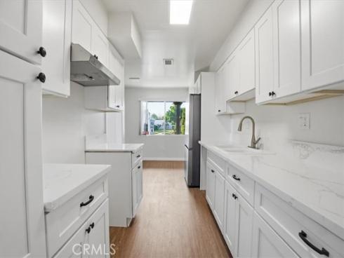 2011 W Katella  , Anaheim, CA