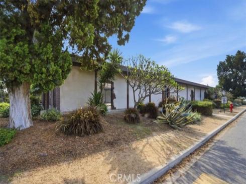 2011 W Katella  , Anaheim, CA