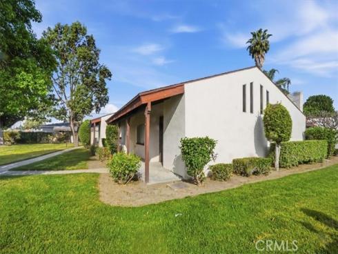 2011 W Katella  , Anaheim, CA