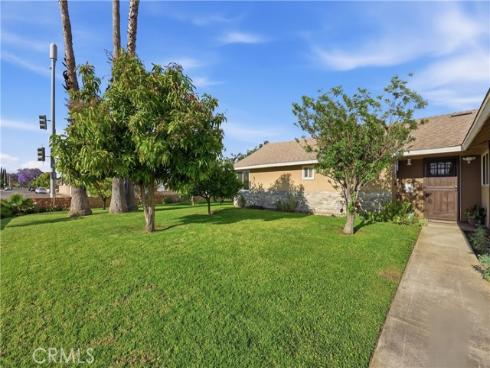 1946 W Broadway , Anaheim, CA