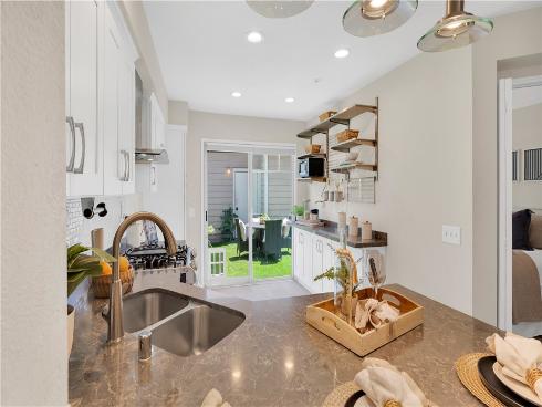 970 E Chestnut , Anaheim, CA