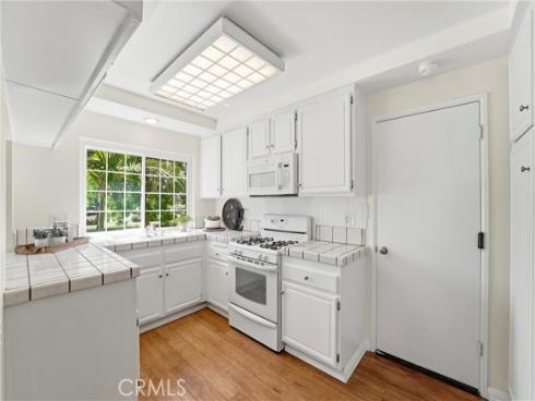 1836 W Falmouth Avenue 11 , Anaheim, CA