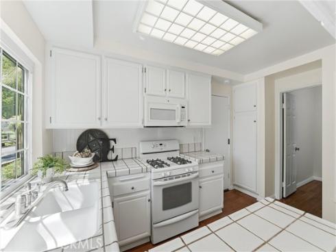 1836 W Falmouth Avenue 11 , Anaheim, CA