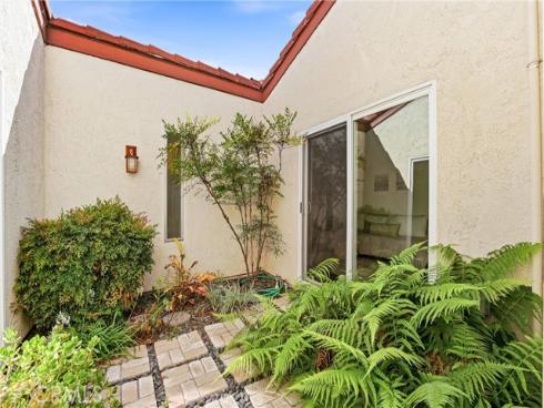 1955 W Bayshore , Anaheim, CA