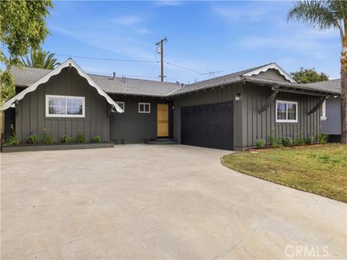 1261 E. Balsam