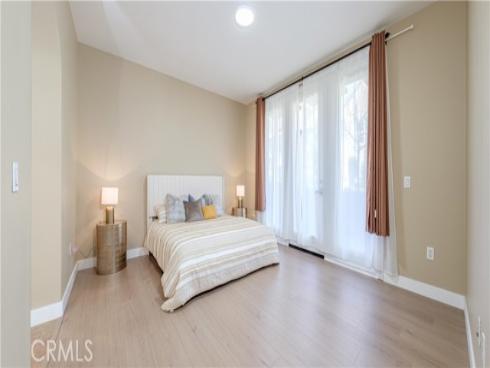 672 E Valencia 108 , Anaheim, CA