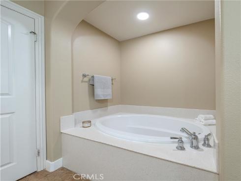 672 E Valencia 108 , Anaheim, CA