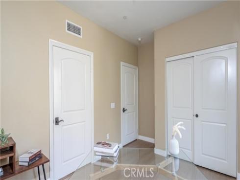 672 E Valencia 108 , Anaheim, CA