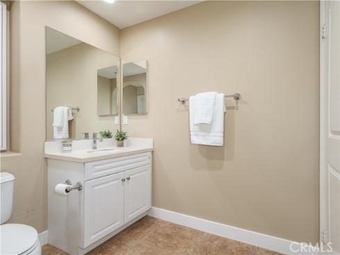672 E Valencia 108 , Anaheim, CA