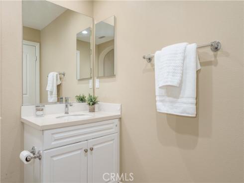 672 E Valencia 108 , Anaheim, CA