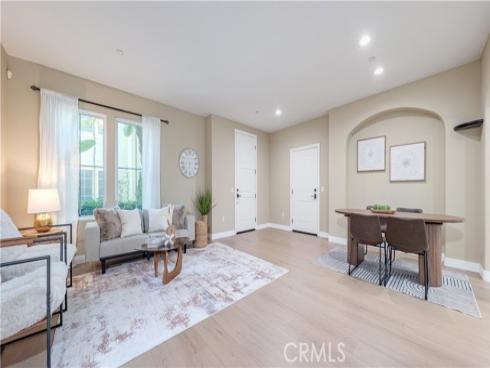 672 E Valencia 108 , Anaheim, CA