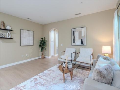 672 E Valencia 108 , Anaheim, CA