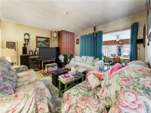 10261  D Este  , Anaheim, CA