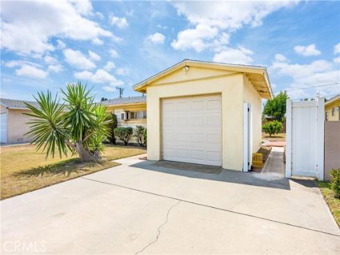 10261  D Este  , Anaheim, CA