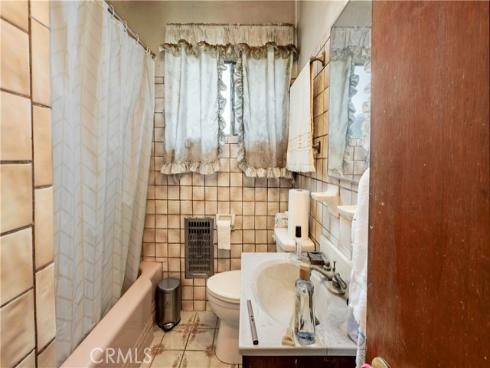 10261  D Este  , Anaheim, CA