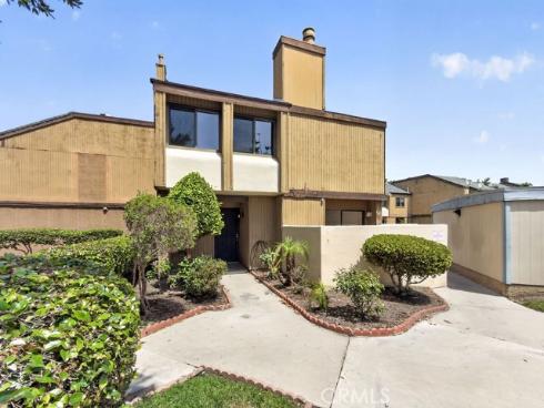 1381 S. Walnut 2304