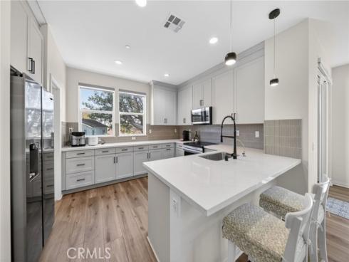 2410 E. Agave Street 9