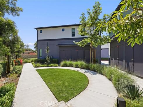 2771 W Pepper Tree  11  Drive, Anaheim, CA