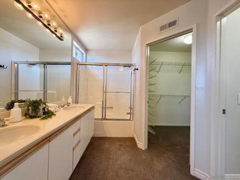 992 S Country Glen Way , Anaheim, CA