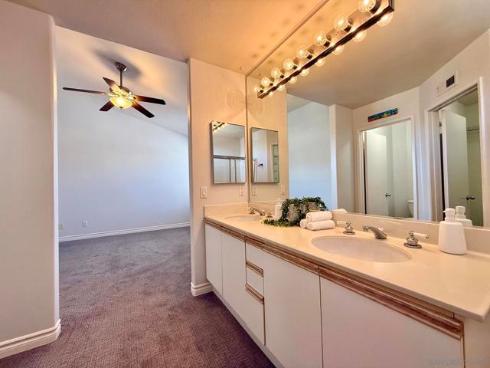 992 S Country Glen Way , Anaheim, CA