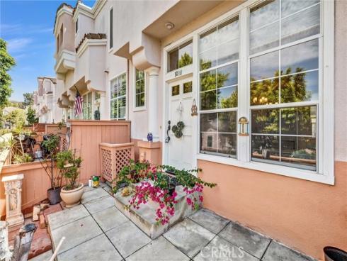 1010 S Volterra , Anaheim, CA