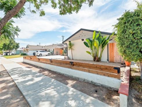 1566 W Crone  , Anaheim, CA