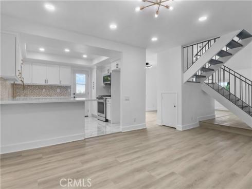 2122 W Chalet  , Anaheim, CA