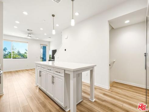 1095 N Harbor Blvd , Anaheim, CA