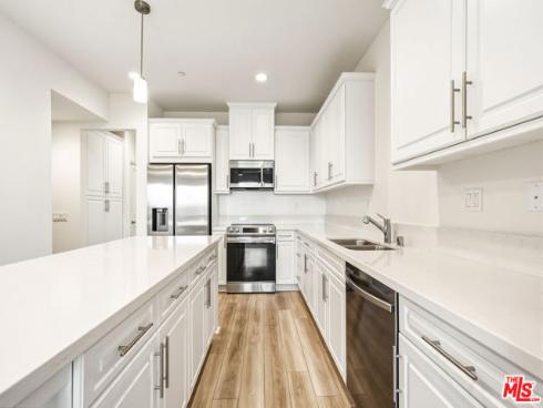 1095 N Harbor Blvd , Anaheim, CA