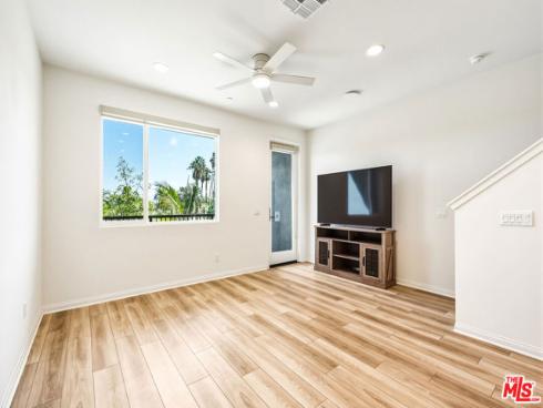 1095 N Harbor Blvd , Anaheim, CA