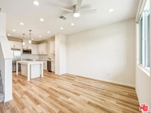 1095 N Harbor Blvd , Anaheim, CA