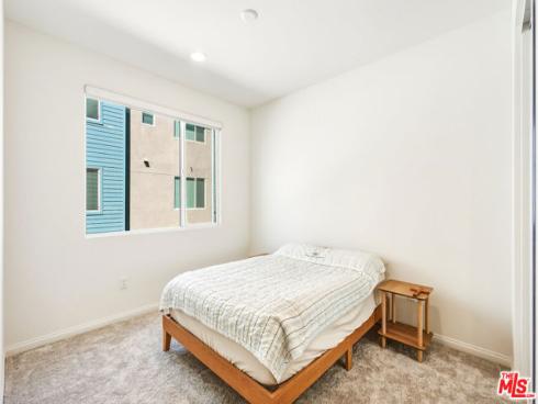 1095 N Harbor Blvd , Anaheim, CA