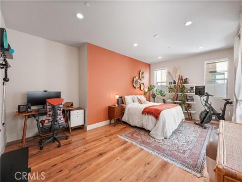 592 S Motif  , Anaheim, CA
