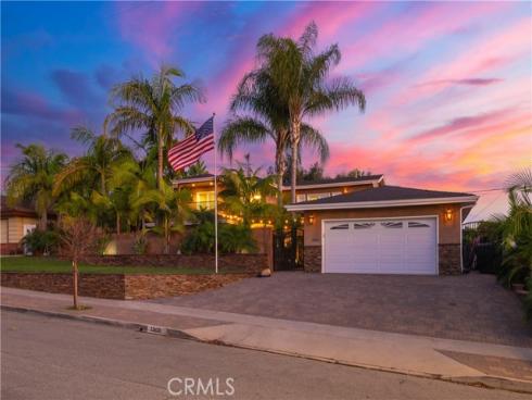 1308 Las Lomas Drive