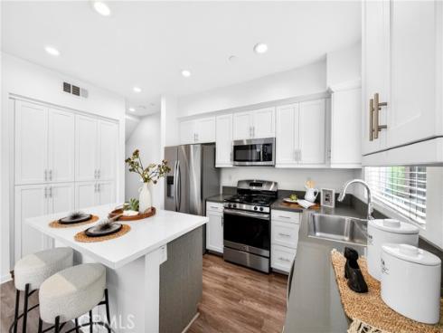 156 N Orange  , Brea, CA