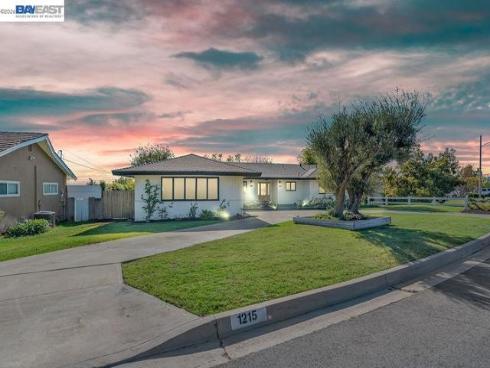 1215 Wardman Dr
