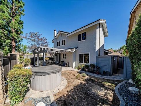 141  Meadowcreek  , Brea, CA