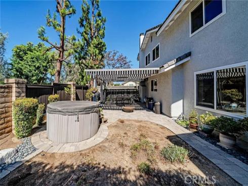 141  Meadowcreek  , Brea, CA