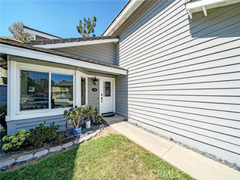 141  Meadowcreek  , Brea, CA