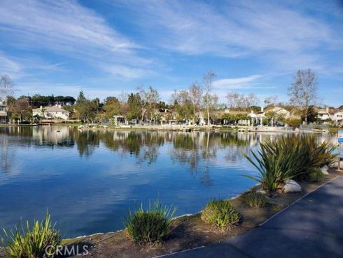 88  Lakeside  , Buena Park, CA