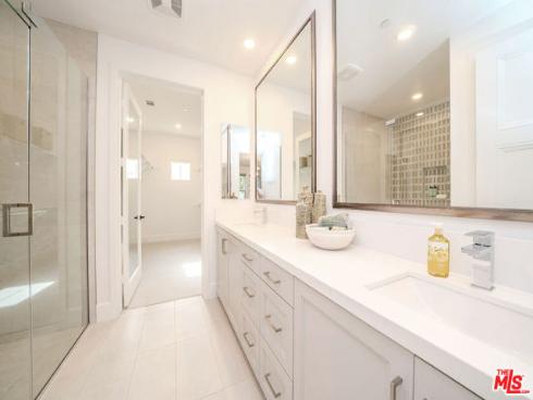 8900  Los Coyotes  120  Court, Buena Park, CA