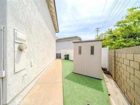 8175  Mammoth  , Buena Park, CA