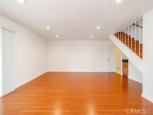 8175  Mammoth  , Buena Park, CA