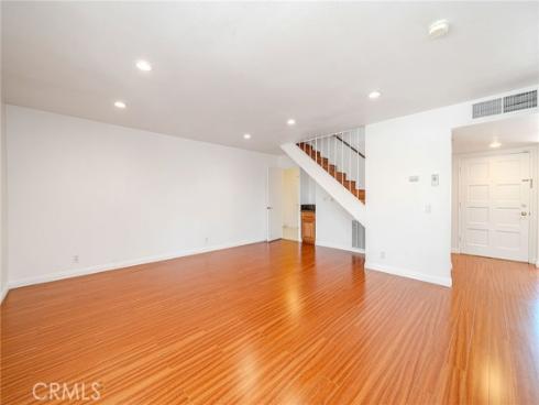 8175  Mammoth  , Buena Park, CA