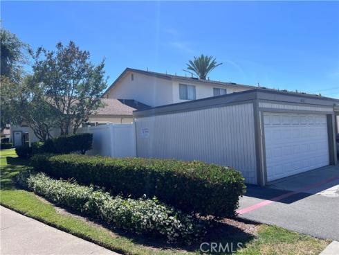 8221  Ginnis Green  , Buena Park, CA