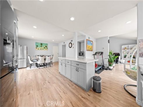 8226  Henshaw  , Buena Park, CA