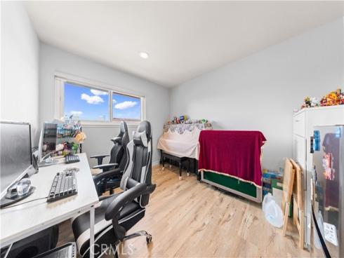 8226  Henshaw  , Buena Park, CA