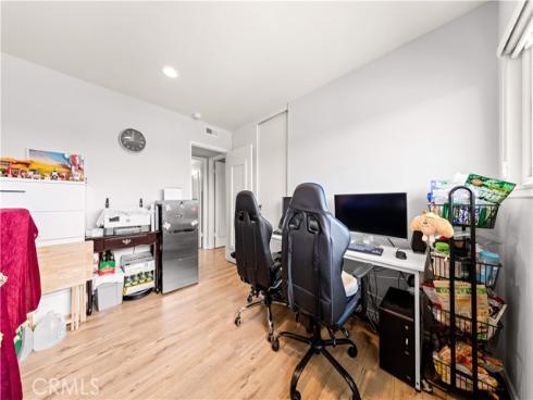 8226  Henshaw  , Buena Park, CA