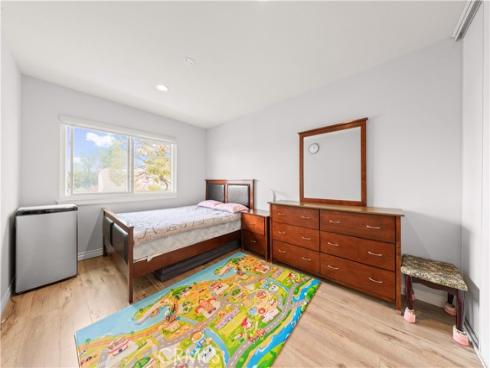 8226  Henshaw  , Buena Park, CA