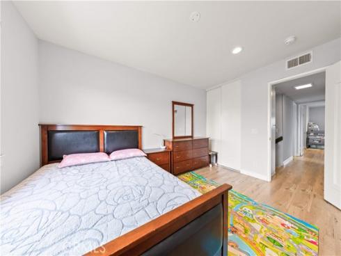 8226  Henshaw  , Buena Park, CA